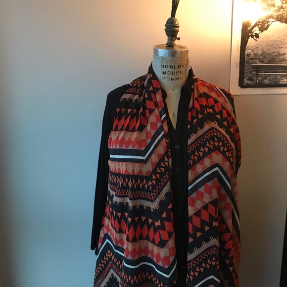 Printed Geometric Shall - Picture 3 of 4